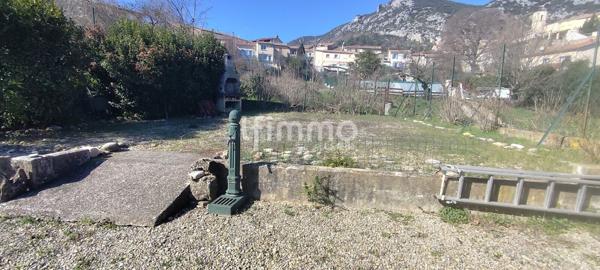 Maison individuelle avec jardin.
