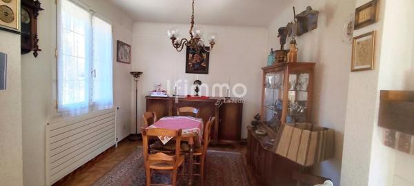 Maison individuelle avec jardin.