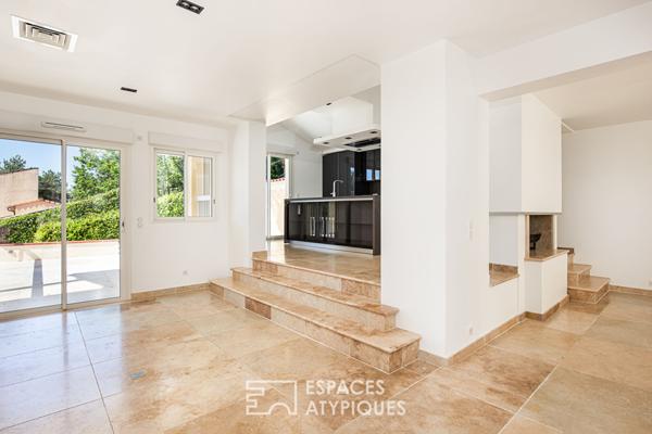 Maison rénovée en contemporain avec piscine sur les coteaux de Lacroix Falgarde