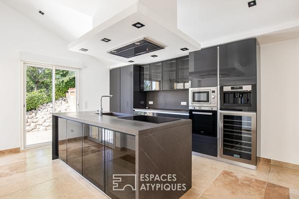 Maison rénovée en contemporain avec piscine sur les coteaux de Lacroix Falgarde