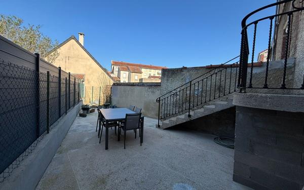 Maison à vendre    4 pièces •  Magenta