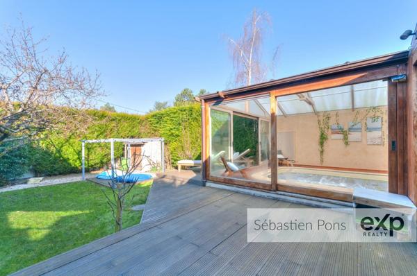 Maison avec piscine couverte