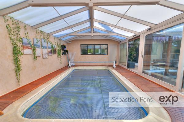 Maison avec piscine couverte