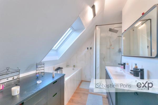 Maison avec piscine couverte