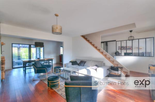 Maison avec piscine couverte