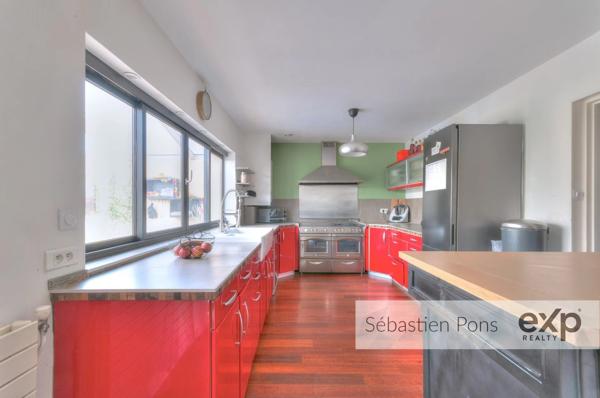 Maison avec piscine couverte