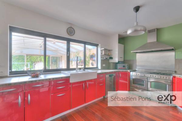 Maison avec piscine couverte