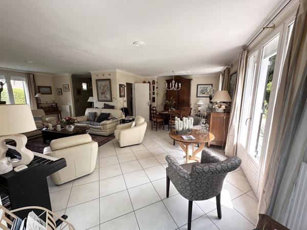 Maison familiale proche commerces et écoles des Portes de la Forêt