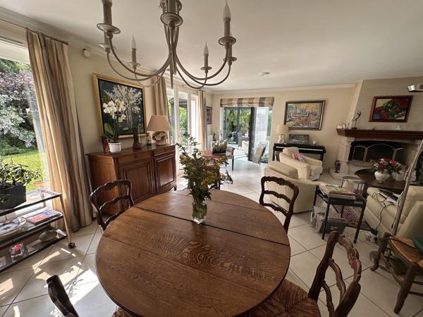 Maison familiale proche commerces et écoles des Portes de la Forêt