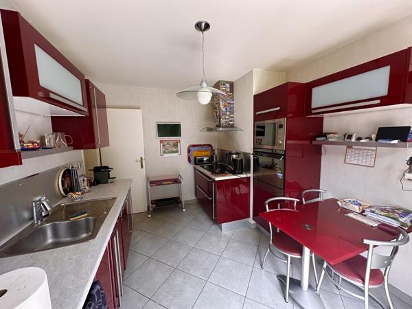 Maison familiale proche commerces et écoles des Portes de la Forêt