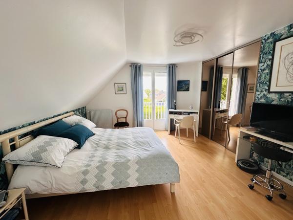 Maison familiale proche commerces et écoles des Portes de la Forêt