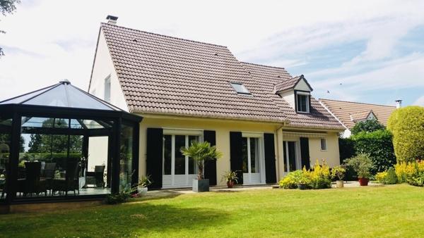 Maison familiale proche commerces et écoles des Portes de la Forêt