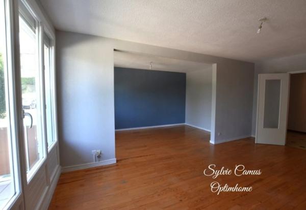 Appartement 4/5 pièces avec balcon, ascenseur et vue sur parc – À découvrir ! Firminy