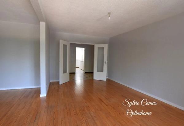Appartement 4/5 pièces avec balcon, ascenseur et vue sur parc – À découvrir ! Firminy