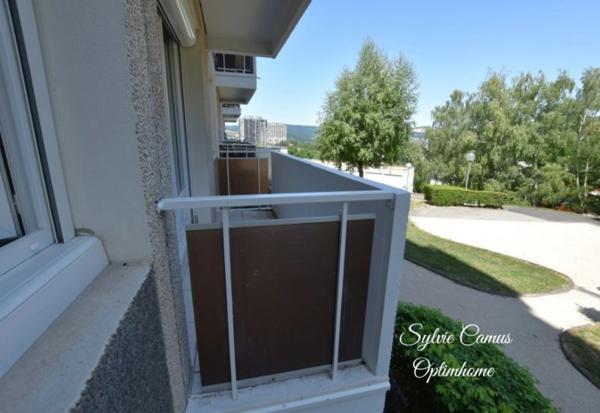 Appartement 4/5 pièces avec balcon, ascenseur et vue sur parc – À découvrir ! Firminy
