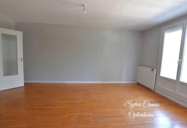 Appartement 4/5 pièces avec balcon, ascenseur et vue sur parc – À découvrir ! Firminy