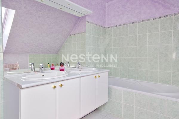 Belle longère en pierre de 192m² avec dépendance de 53m² et son grand jardin situé à Tréméloir