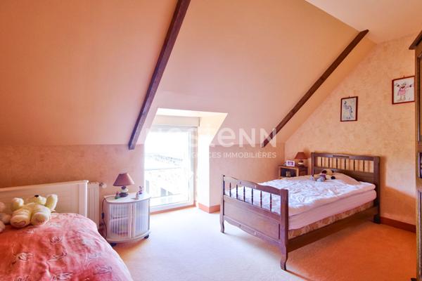 Belle longère en pierre de 192m² avec dépendance de 53m² et son grand jardin situé à Tréméloir