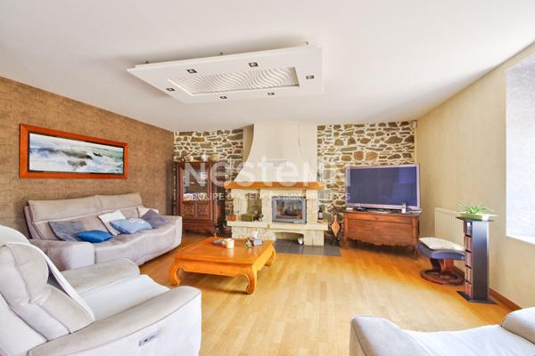 Belle longère en pierre de 192m² avec dépendance de 53m² et son grand jardin situé à Tréméloir
