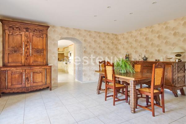 Belle longère en pierre de 192m² avec dépendance de 53m² et son grand jardin situé à Tréméloir