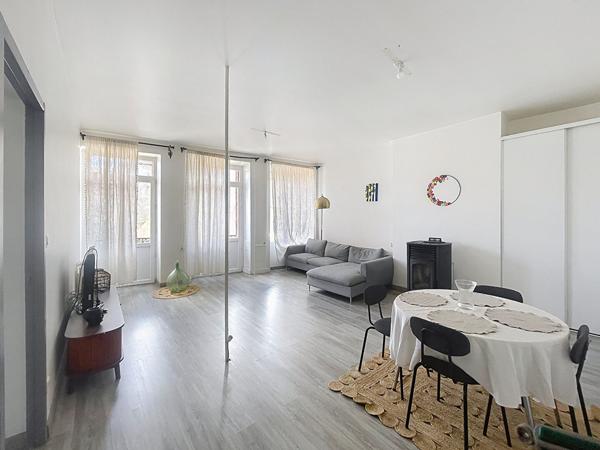 À VENDRE ? Appartement  82 m2 avec grande terrasse à Craponne-sur-Arzon
