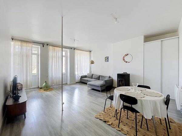 À VENDRE ? Appartement  82 m2 avec grande terrasse à Craponne-sur-Arzon