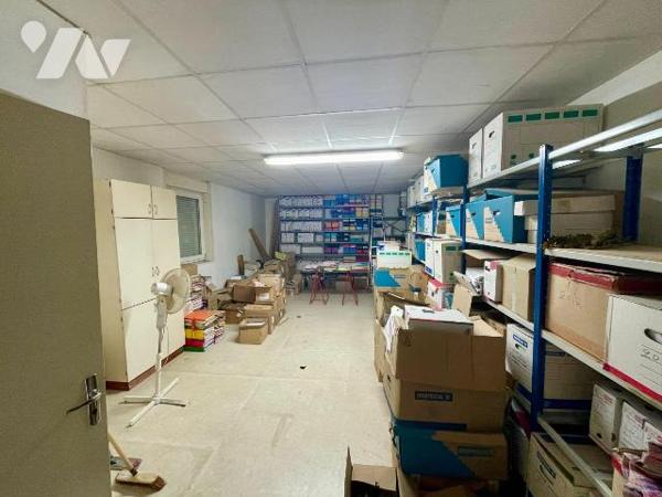 ENTREPOT AVEC BUREAUX LIBRES  
A VENDRE à LUCQUY, face à la gare. A 12 min de Rethel.
L'autor...