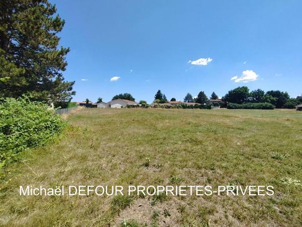 Bas-en-Basset 43210  terrain à bâtir de 900 m²