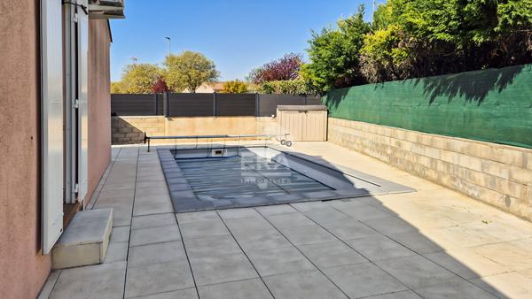 CHATEAURENARD - Maison plain-pied 3 chambres + bureau, jardin avec piscine
