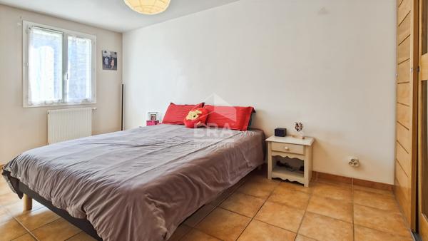 CHATEAURENARD - Maison plain-pied 3 chambres + bureau, jardin avec piscine