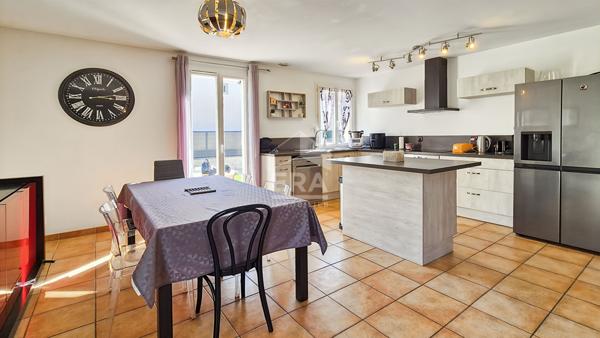 CHATEAURENARD - Maison plain-pied 3 chambres + bureau, jardin avec piscine
