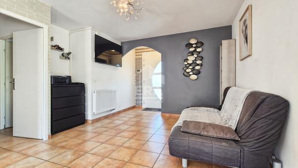 CHATEAURENARD - Maison plain-pied 3 chambres + bureau, jardin avec piscine