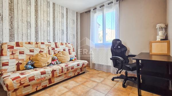 CHATEAURENARD - Maison plain-pied 3 chambres + bureau, jardin avec piscine
