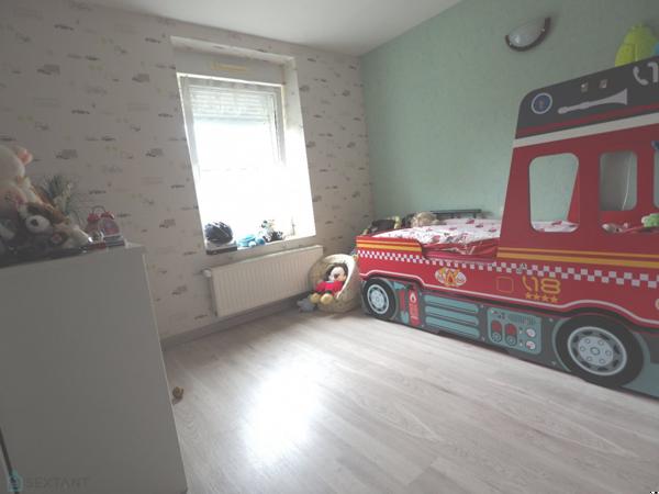 Grande maison cinq chambres, grand hangar et 9000 m2 de terrain