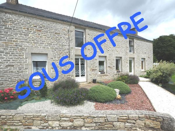 Grande maison cinq chambres, grand hangar et 9000 m2 de terrain