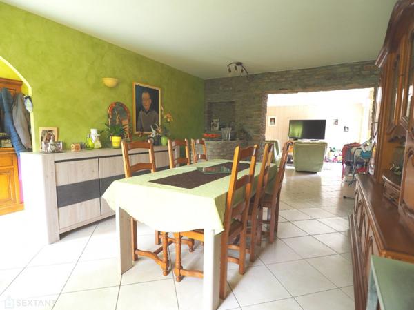 Grande maison cinq chambres, grand hangar et 9000 m2 de terrain