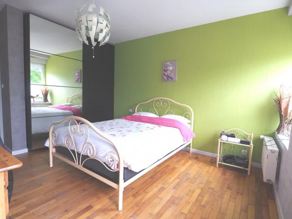 Grande maison cinq chambres, grand hangar et 9000 m2 de terrain