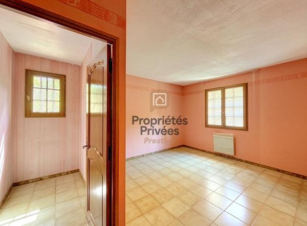 Villa T5 plain-pied 119 m², Terrain 1750 m², 4 chambres, Garage , Au calme , Saint-Maximin 83470