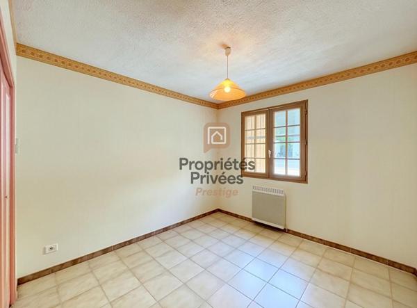 Villa T5 plain-pied 119 m², Terrain 1750 m², 4 chambres, Garage , Au calme , Saint-Maximin 83470