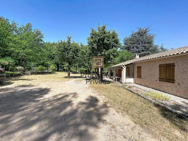 Villa T5 plain-pied 119 m², Terrain 1750 m², 4 chambres, Garage , Au calme , Saint-Maximin 83470