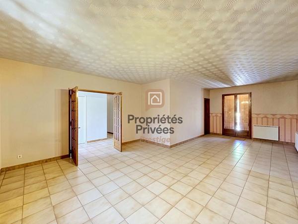 Villa T5 plain-pied 119 m², Terrain 1750 m², 4 chambres, Garage , Au calme , Saint-Maximin 83470
