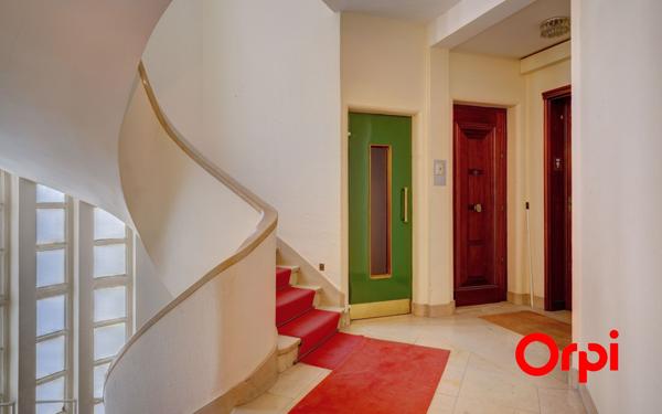 Appartement à vendre    3 pièces • 85,76 m2 Lyon 3