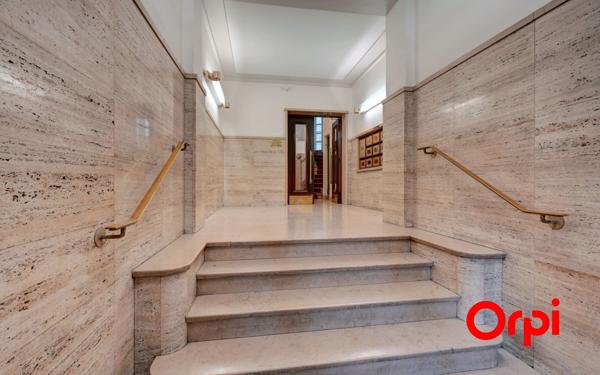 Appartement à vendre    3 pièces • 85,76 m2 Lyon 3