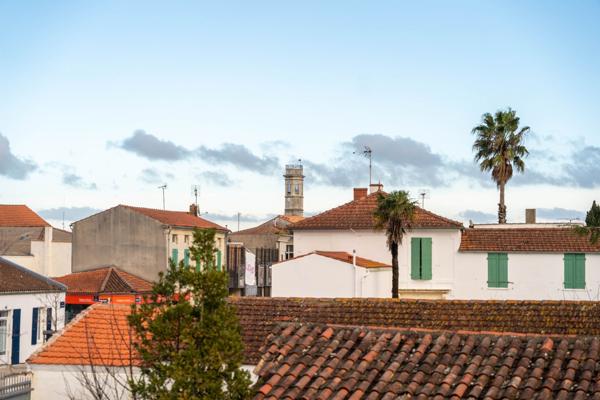 Villa d'Architecte des Années 60 à Saint Pierre d'Oléron : Charme et Potentiel au Cœur de l'Ile !