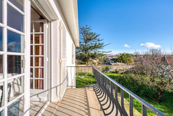 Villa d'Architecte des Années 60 à Saint Pierre d'Oléron : Charme et Potentiel au Cœur de l'Ile !