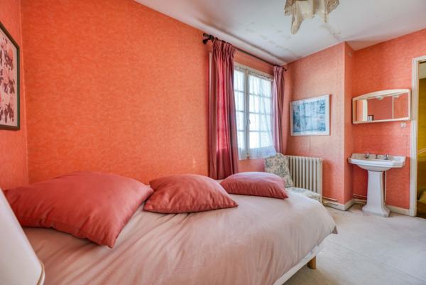 Villa d'Architecte des Années 60 à Saint Pierre d'Oléron : Charme et Potentiel au Cœur de l'Ile !