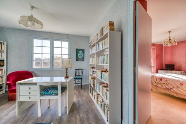 Villa d'Architecte des Années 60 à Saint Pierre d'Oléron : Charme et Potentiel au Cœur de l'Ile !