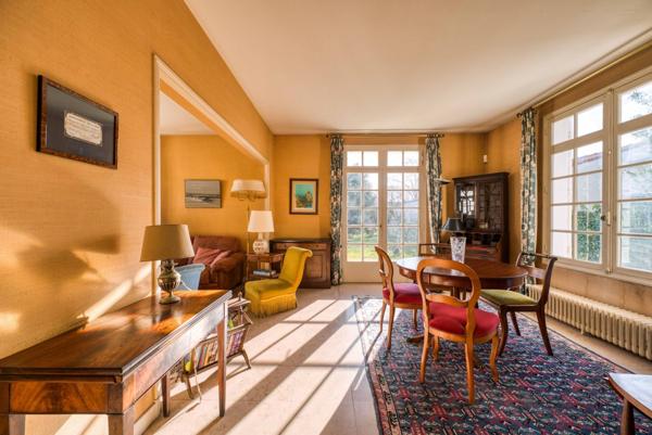 Villa d'Architecte des Années 60 à Saint Pierre d'Oléron : Charme et Potentiel au Cœur de l'Ile !