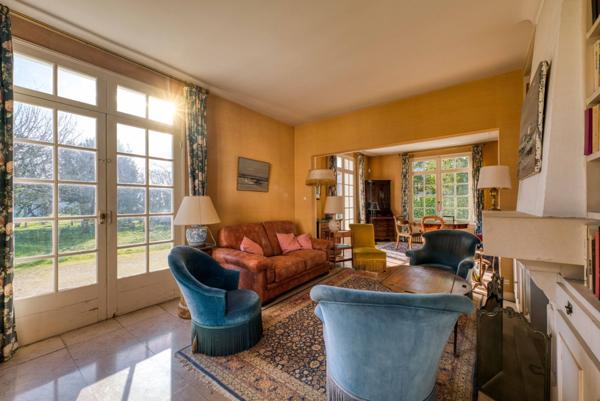 Villa d'Architecte des Années 60 à Saint Pierre d'Oléron : Charme et Potentiel au Cœur de l'Ile !