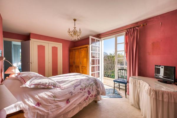 Villa d'Architecte des Années 60 à Saint Pierre d'Oléron : Charme et Potentiel au Cœur de l'Ile !